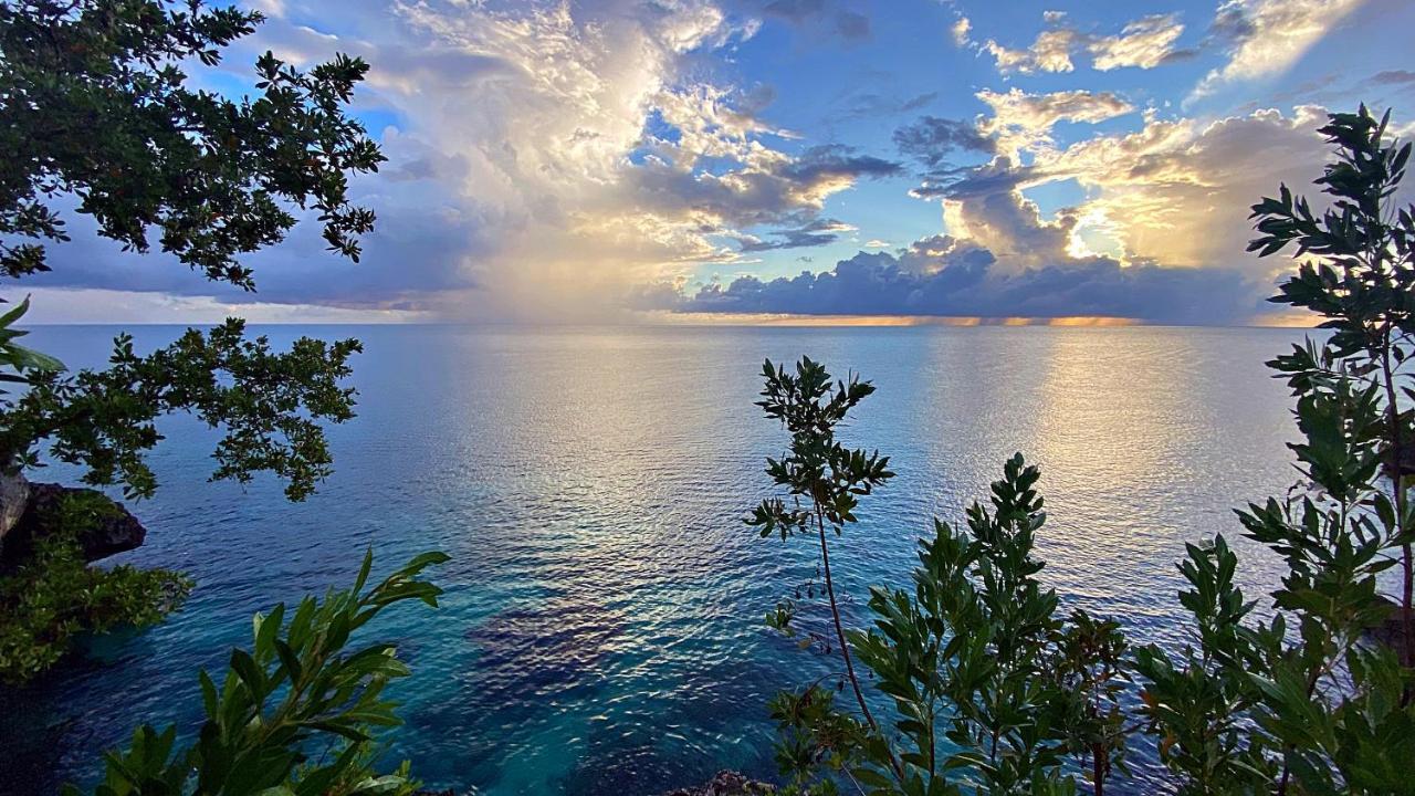 Oceanfront Condo W/ Free Parking + High Speed Wifi Negril Exterior photo