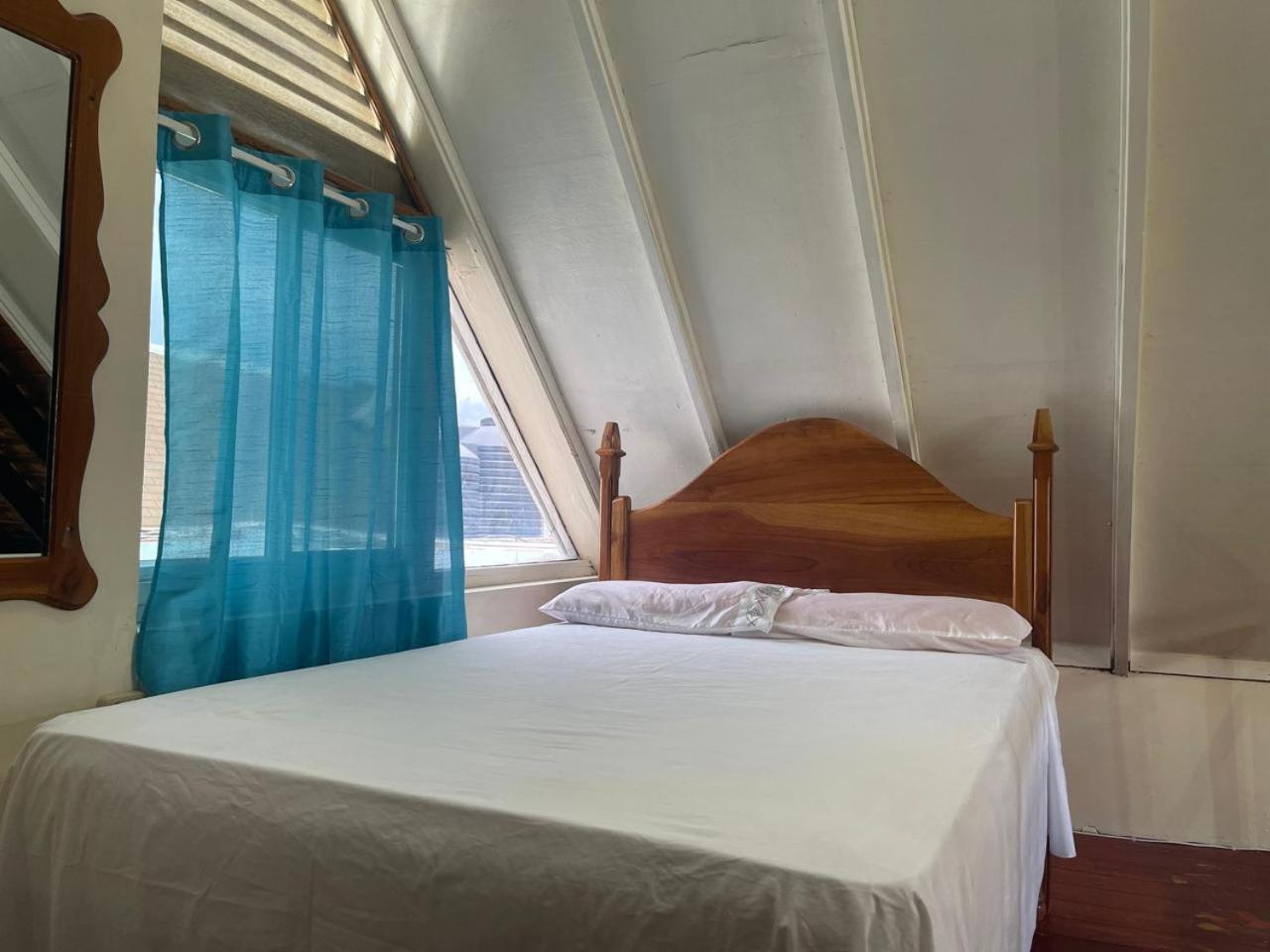 Oceanfront Condo W/ Free Parking + High Speed Wifi Negril Exterior photo