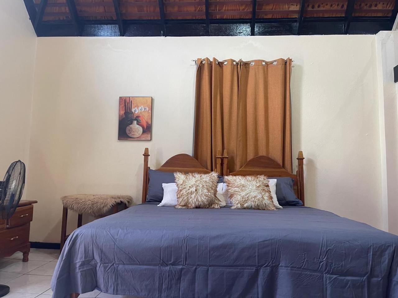 Oceanfront Condo W/ Free Parking + High Speed Wifi Negril Exterior photo
