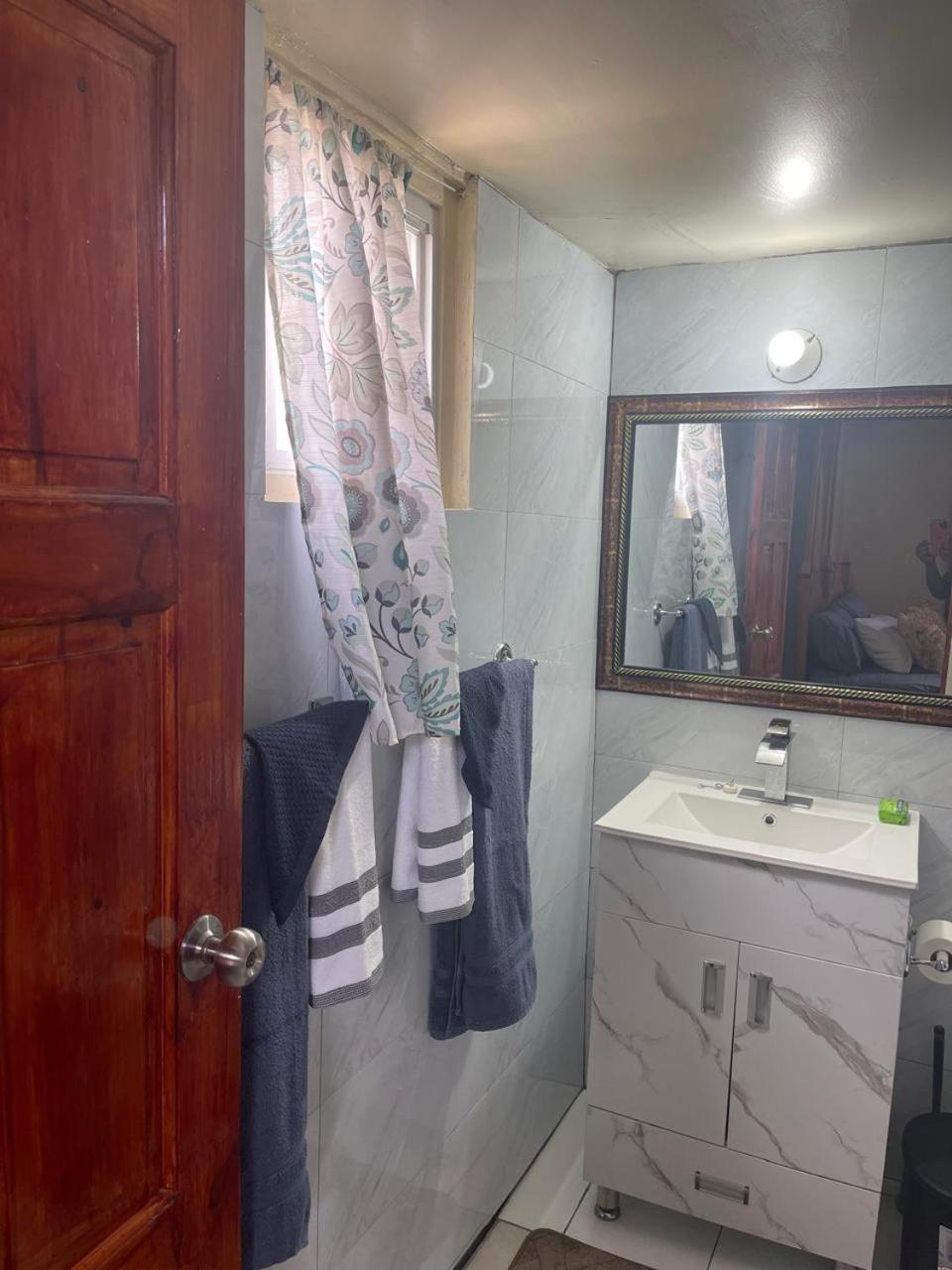 Oceanfront Condo W/ Free Parking + High Speed Wifi Negril Exterior photo