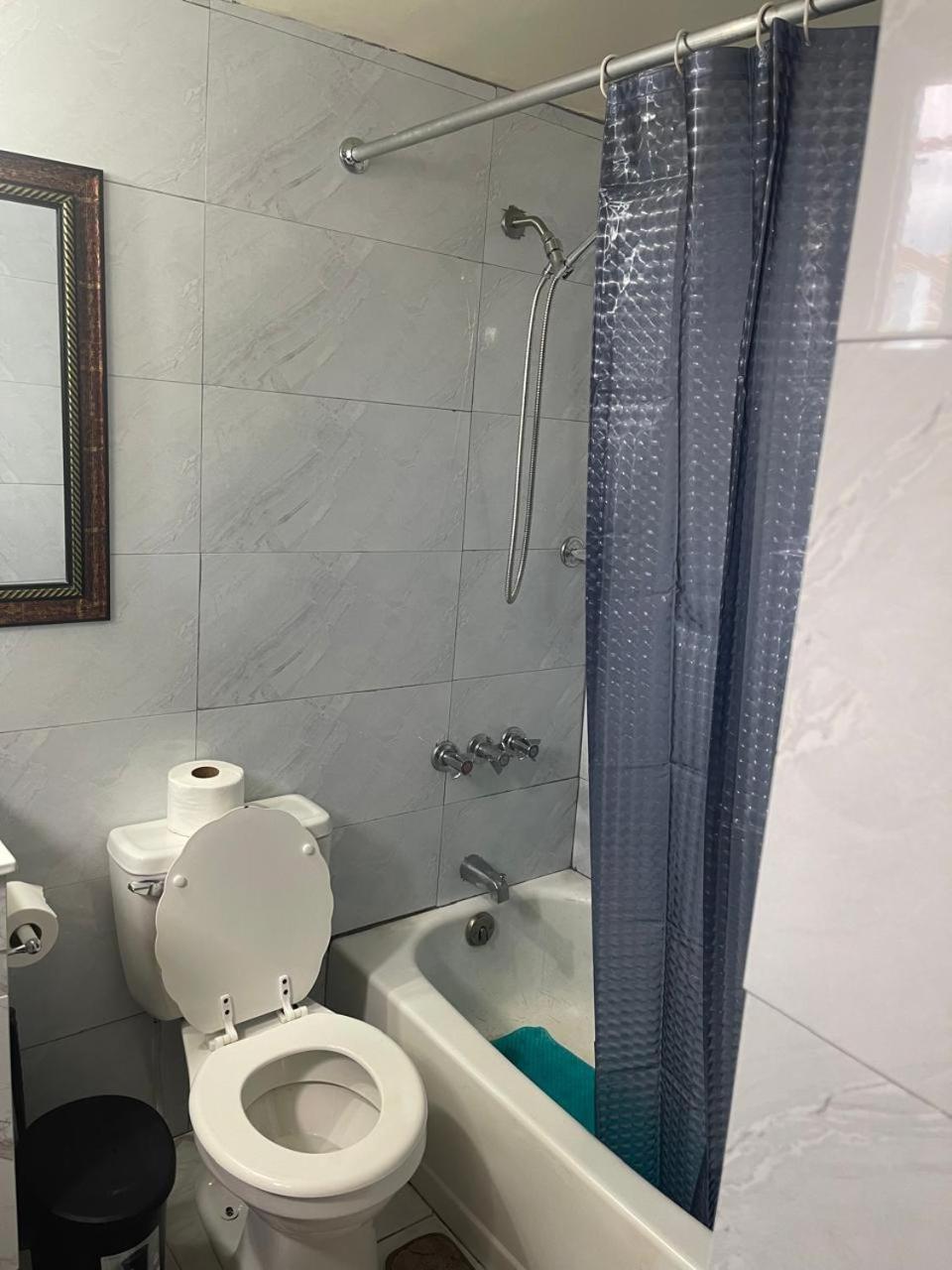 Oceanfront Condo W/ Free Parking + High Speed Wifi Negril Room photo