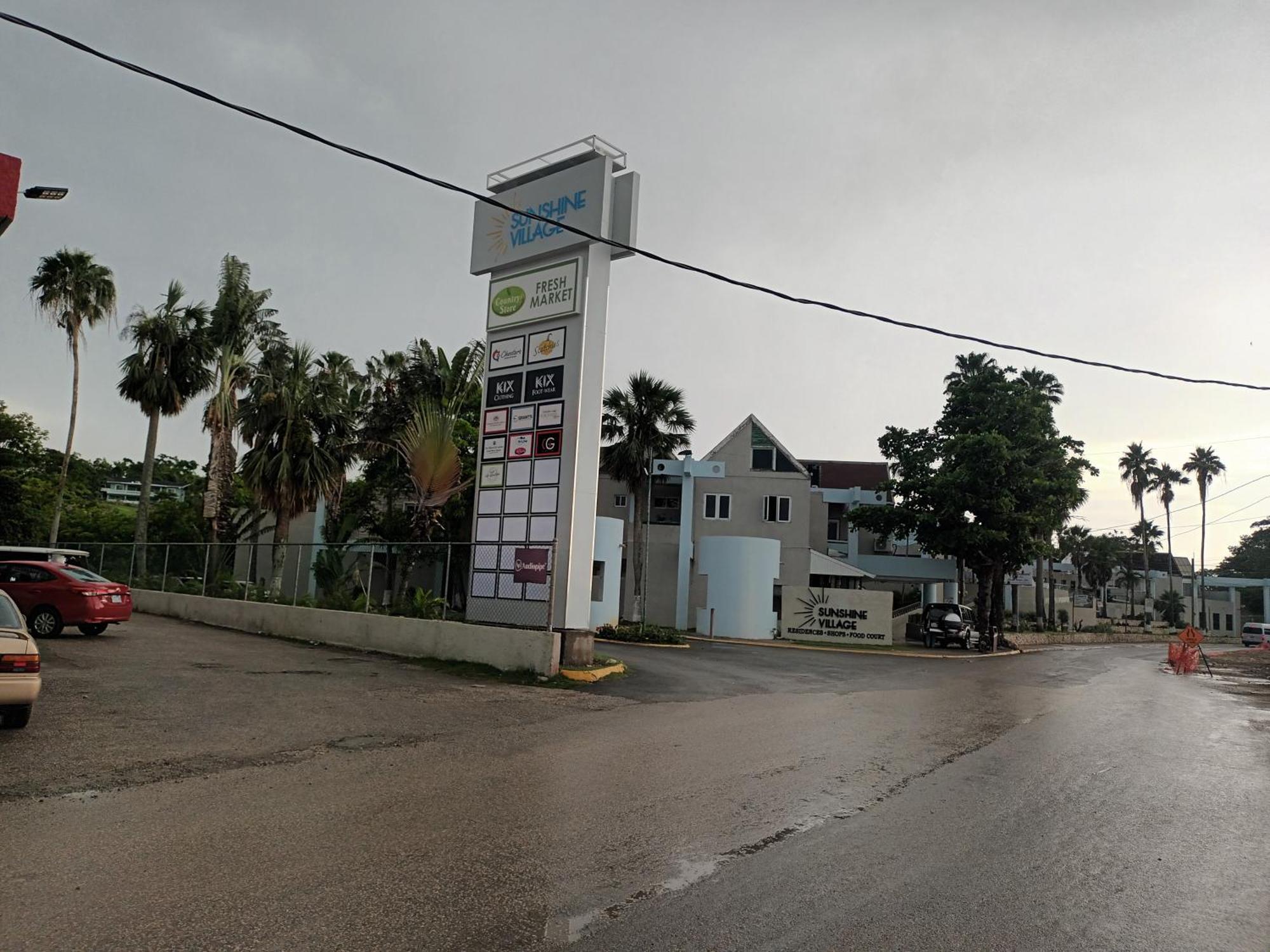Oceanfront Condo W/ Free Parking + High Speed Wifi Negril Exterior photo