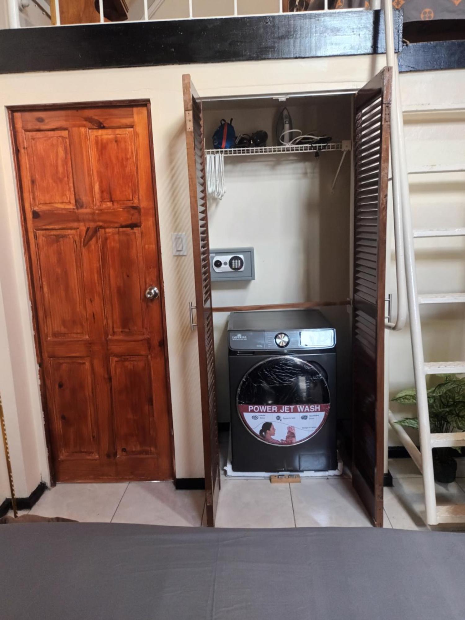 Oceanfront Condo W/ Free Parking + High Speed Wifi Negril Exterior photo